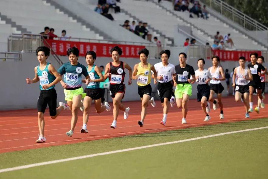 爱看球 从球探笔记到首发名单：一名数据分析师眼中的赛季中期轮换逻辑